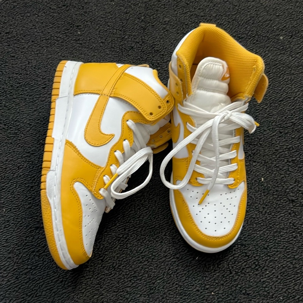 Nike high top dunks, women’s size 5.5